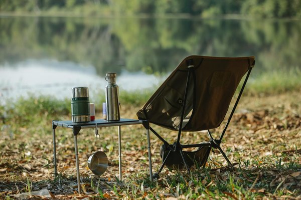 Quels sont les meilleurs conseils pour un camping en bord de lac en été?